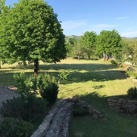 Holiday home Corps De Ferme Avec Un Immense Jardin Agreable